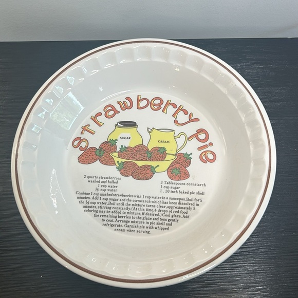 Vintage Strawberry Pie Baking Dish White Ceramic Bakeware Made in Korea - Picture 3 of 15